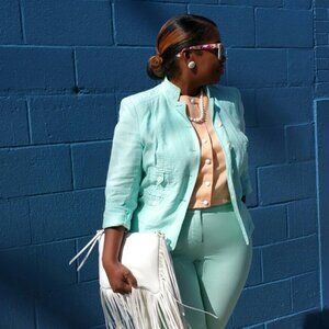 Meet your Posher, Joi